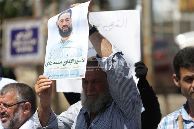 اعتصام وسط رام الله تضامناً مع الاسير علان ورفضأ لقانون التغذية القسري